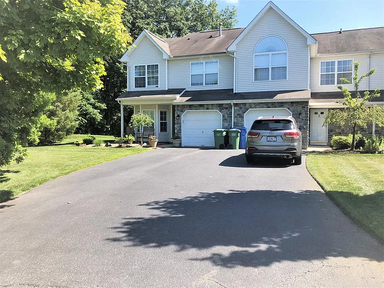 1 Saratoga Ct — Photo 17