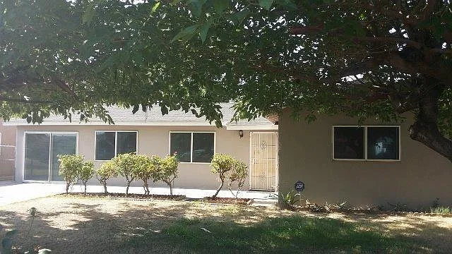 27410 Parkwood Ave photo 1