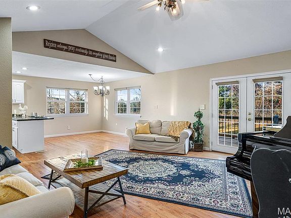 5th image of 1121 Madison St #92103