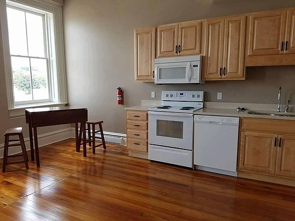 4th image of 118 E Bremer Ave #301
