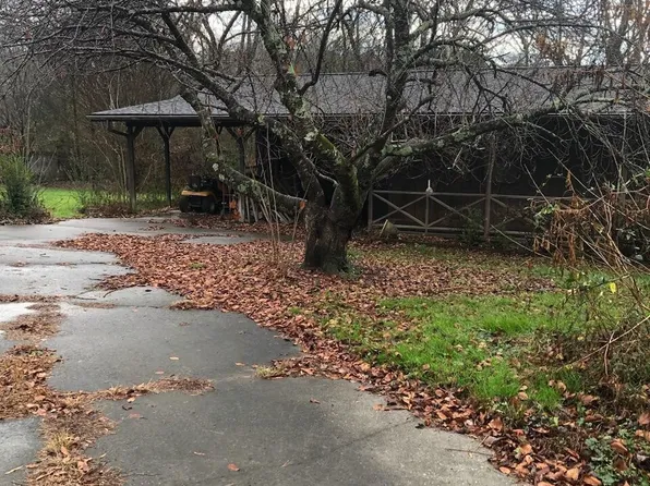 1800 Frankie Ln, Sevierville, TN 37876