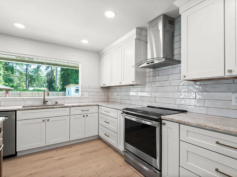 2507 Edgewater Dr — Photo 6