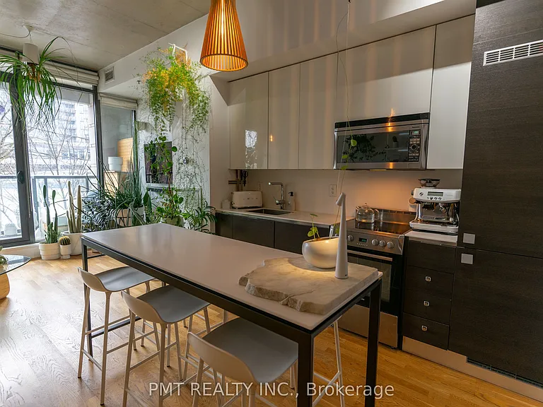 8 Dovercourt Rd #204 — Photo 2