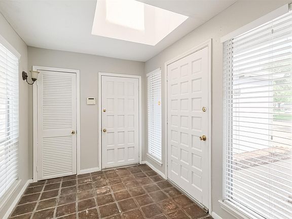 4th image of 14415 Locke Ln