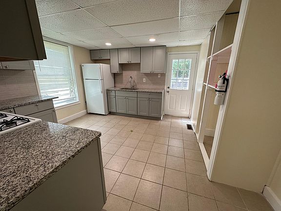 4th image of 164 Woodland Ave