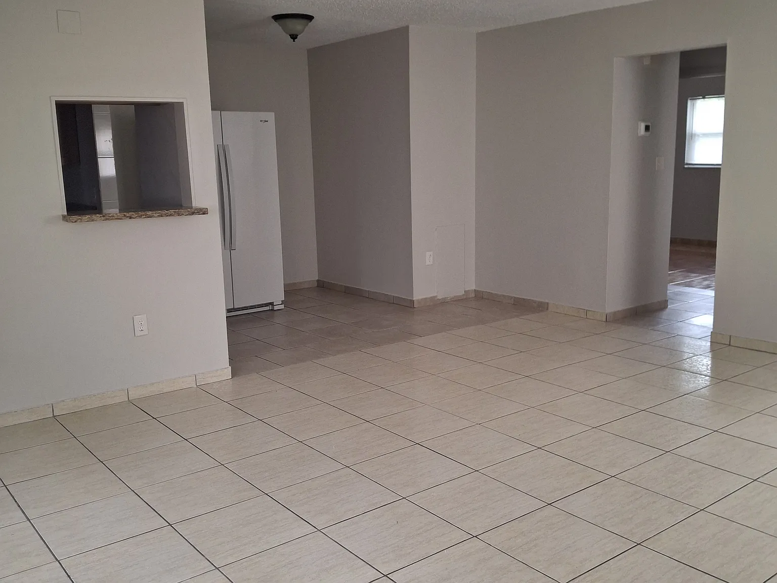 2 bed, 950 sqft, $1,300 — Photo 3