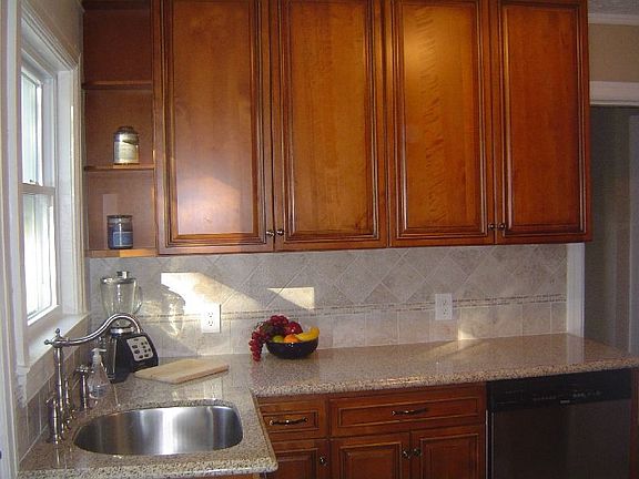 3rd image of 2909 Primrose Cir