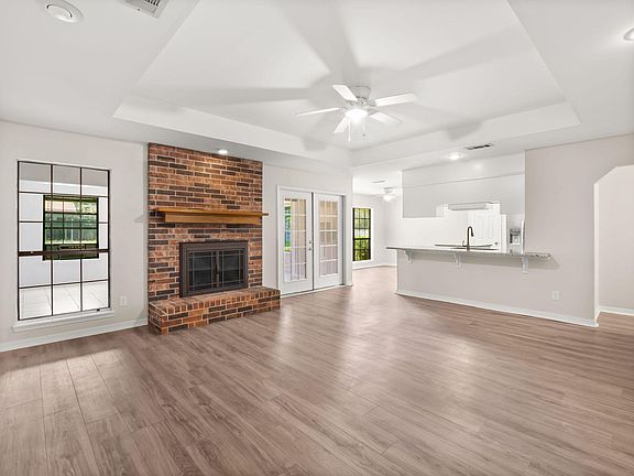 3rd image of 211 Colony Park Dr