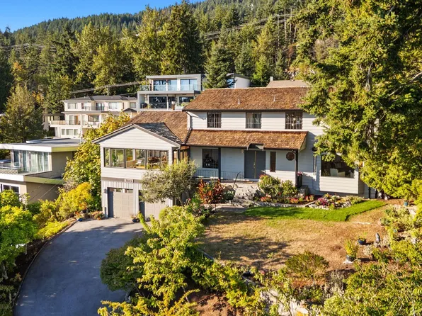 3845 Southridge Ave, West Vancouver, BC V7V 3H9