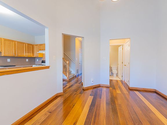 4th image of 144 Stratford Dr #1045