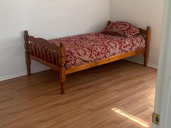 4th image of 45403 Pickford Ave