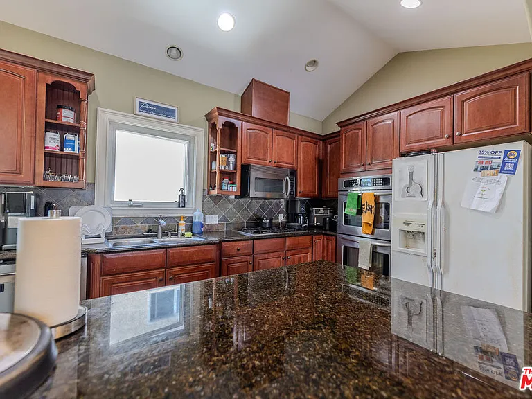 1912 Vanderbilt Ln #C — Photo 8