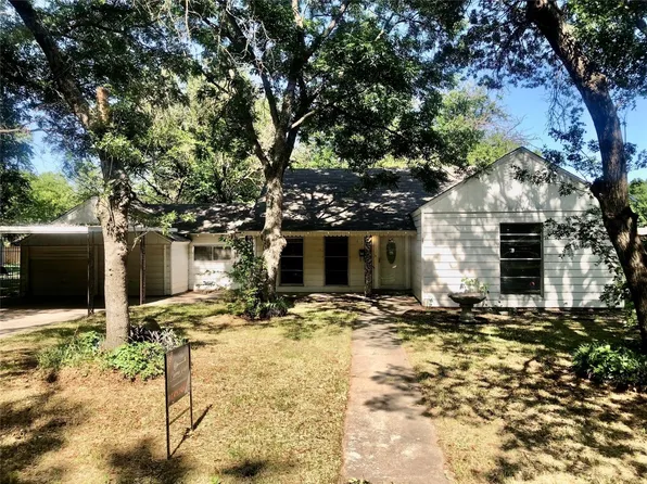 604 Frontier St, River Oaks, TX 76114