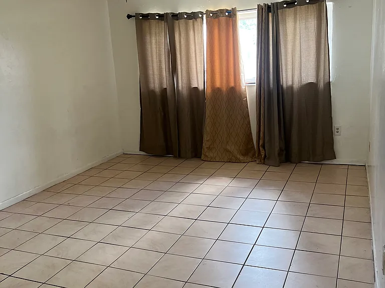 4520 NW 14th Ave — Photo 10