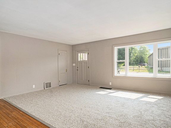 5th image of 136 Campbell Ave