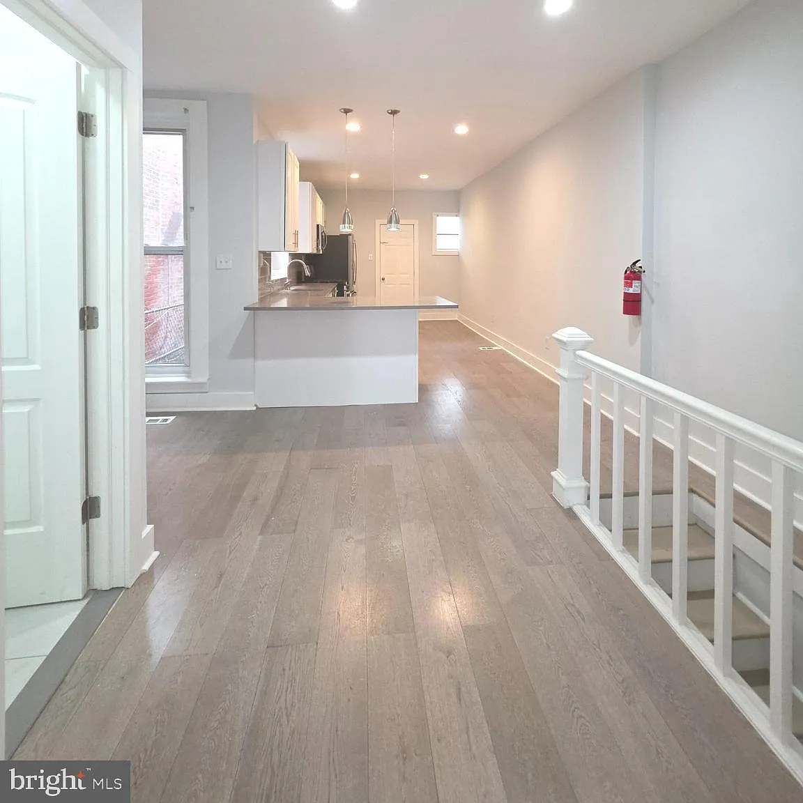 4 bed, 1.5 bath, 1320 sqft, $1,990 — Photo 3