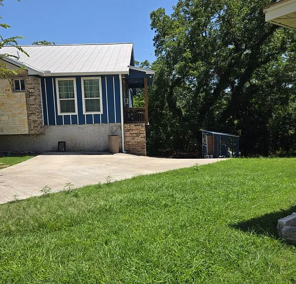 623 Creek Dr — Photo 2