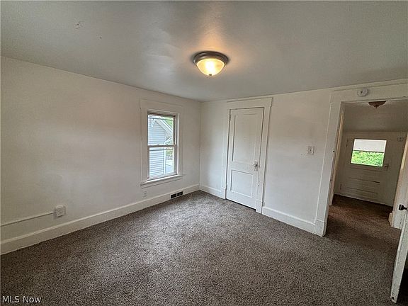 5th image of 1713 Regal Ave NE