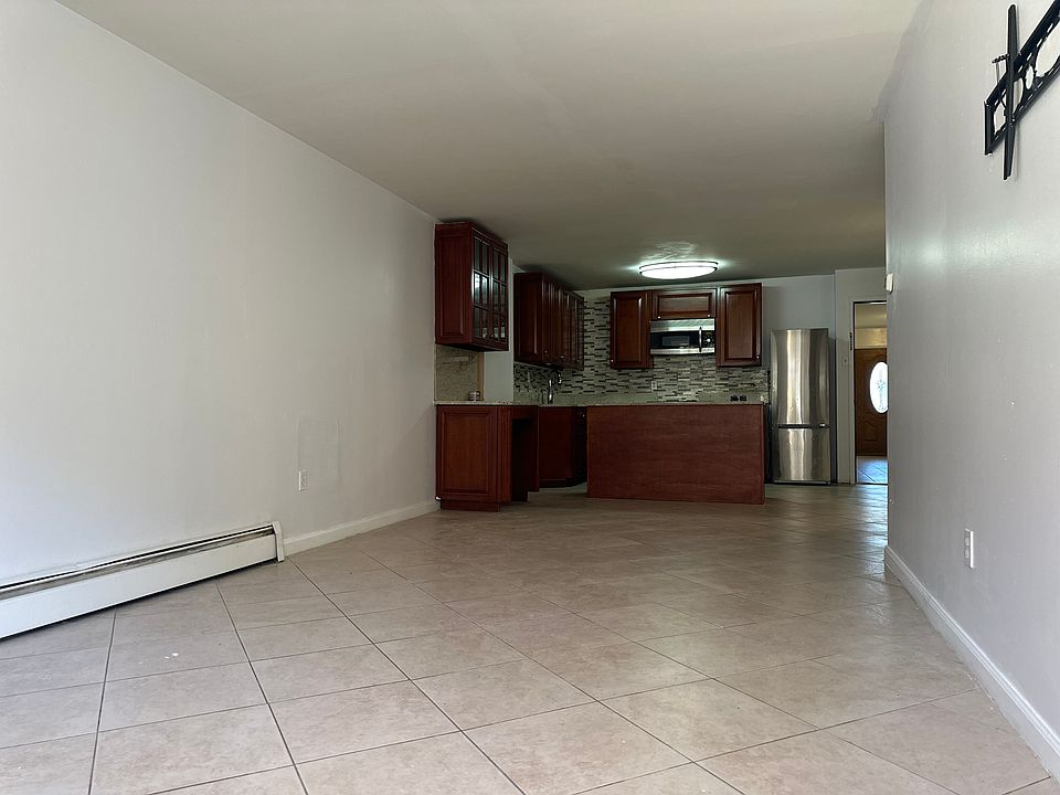 1st image of 3437 Ely Ave #1