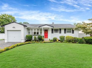 964 Spur Dr S, Bay Shore, NY 11706