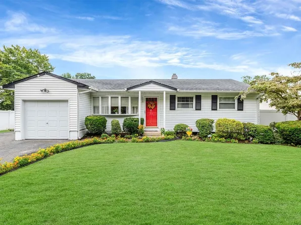 964 S Spur Drive, Bay Shore, NY 11706