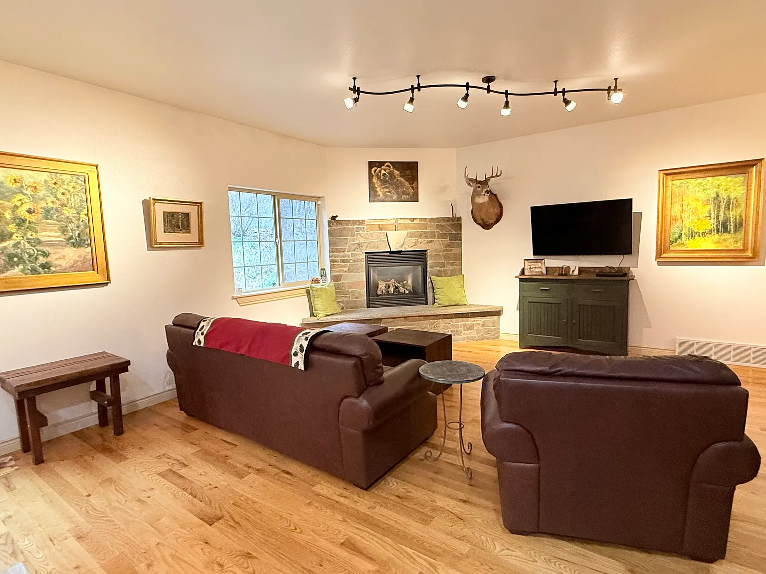 3 bed, 1425 sqft, $2,550 — Photo 3