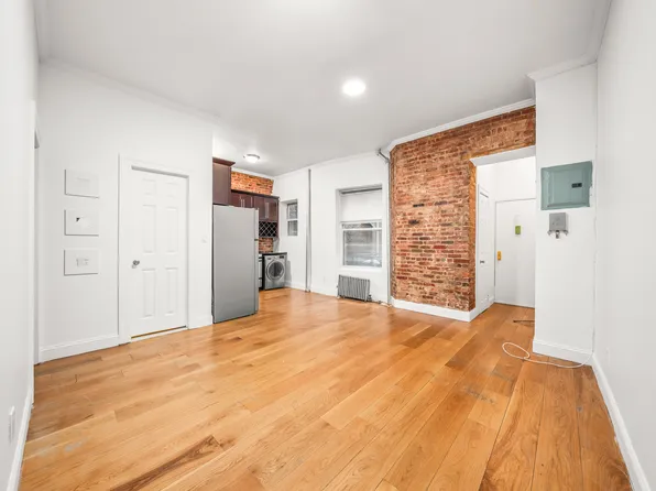 107 Christopher St APT 18, New York, NY 10014