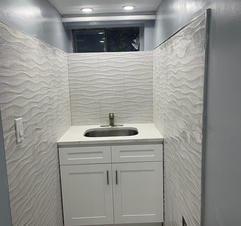 2nd image of 15 Holly St #1