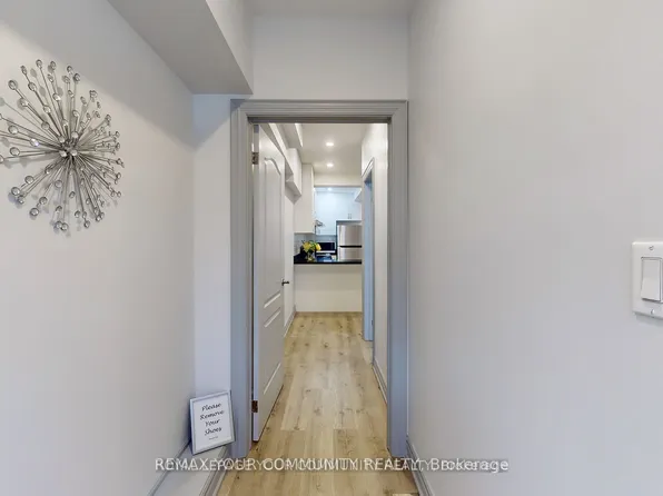 586 Parliament St #C, Toronto, ON M4X 1P8