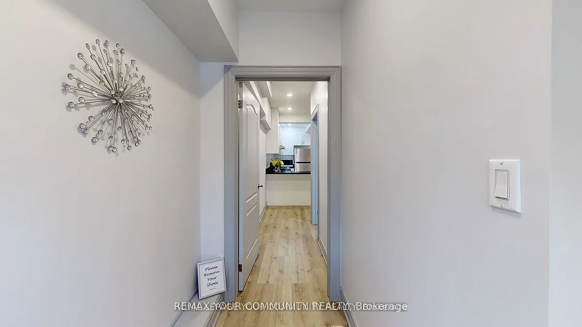 Building Photo - 586 Parliament St #C