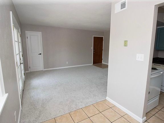 5th image of 5867 Poplar Hall Dr