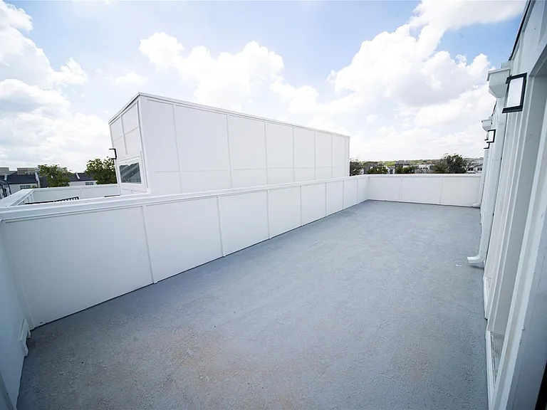 240 Urbane Crest Dr — Photo 16