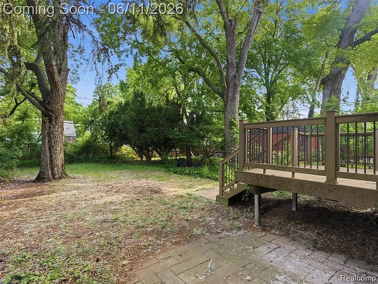 404 La Plaza Ct — Photo 22