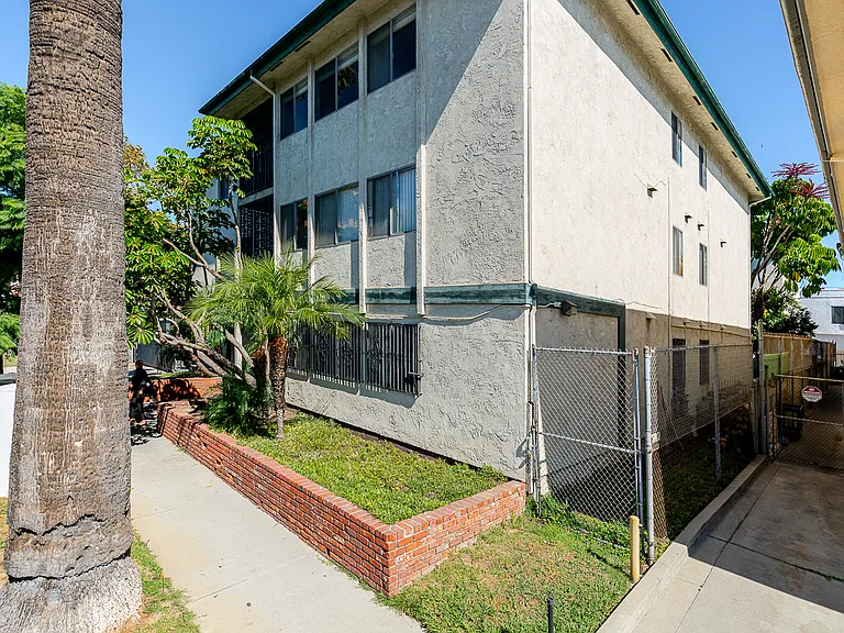 2622 S Hobart Blvd #14 — Photo 18