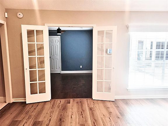 5th image of 4514 Jamaica Dr