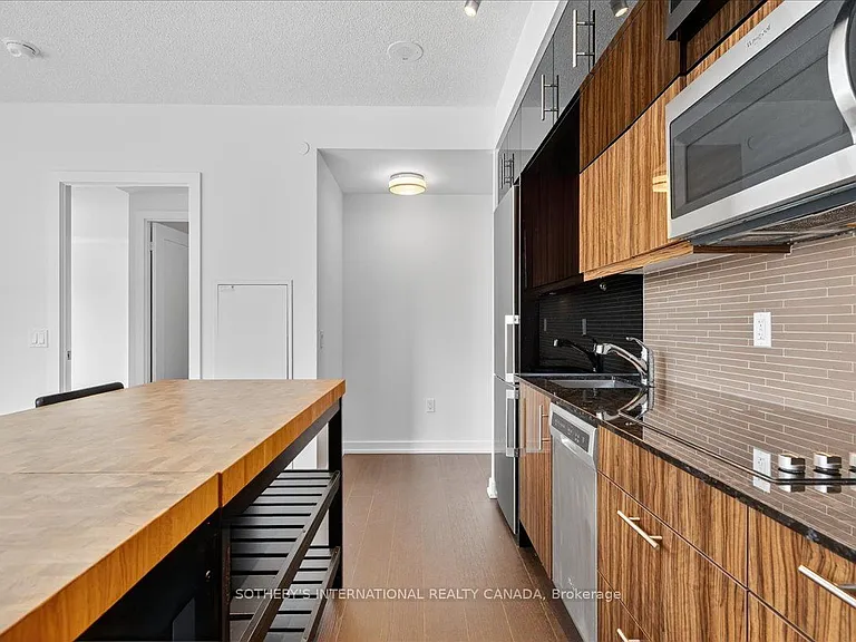 10 York St #2105 — Photo 2