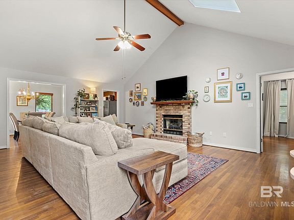 3rd image of 10624 Pecan Dr