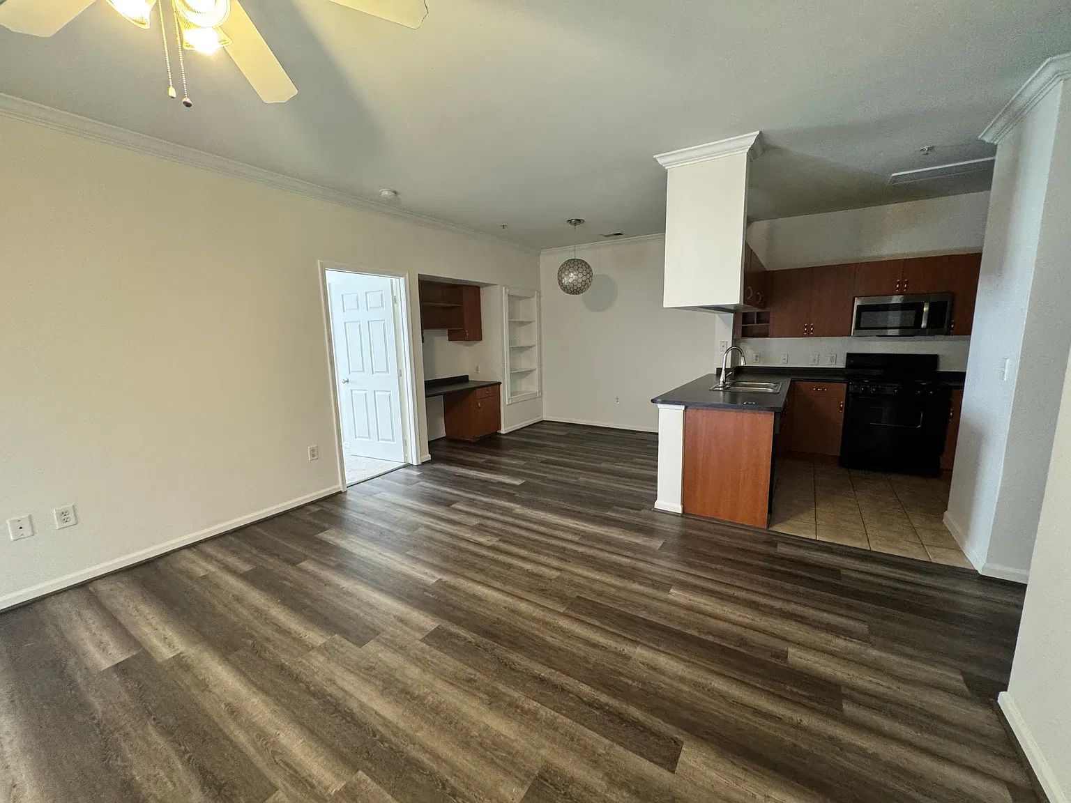 2 bed, 1147 sqft, $1,900 — Photo 4