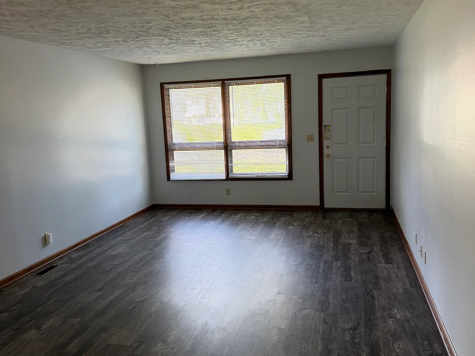 2 bed, 1250 sqft, $1,650 — Photo 3