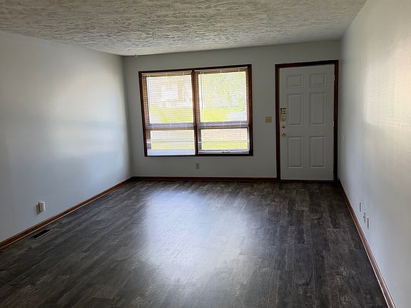 3rd image of 5318 Stonecliffe Dr #5320