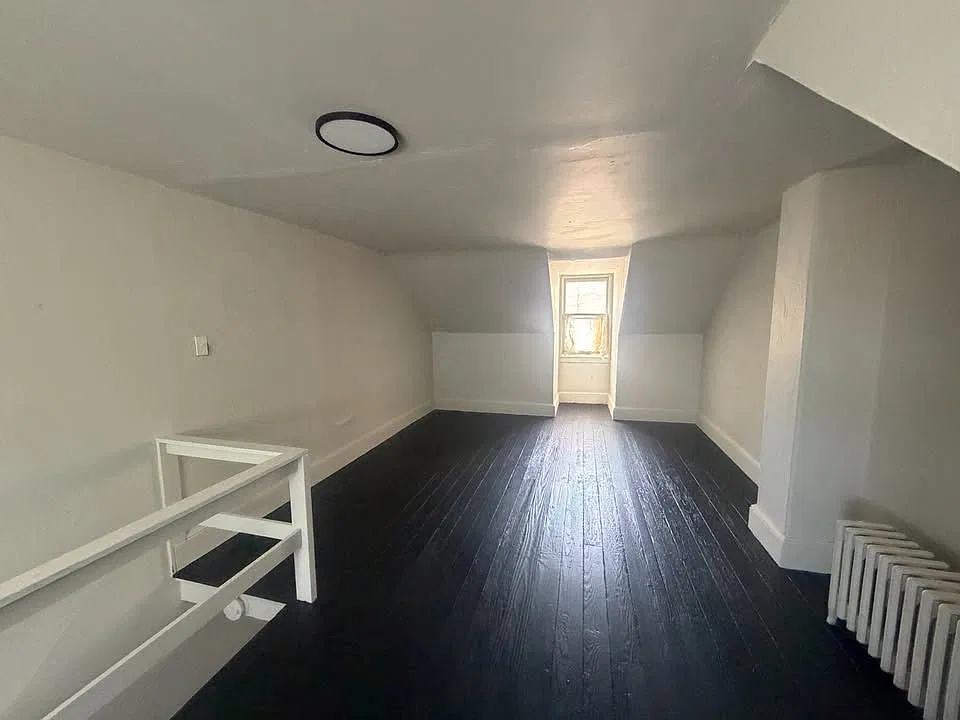 3 bed, 1.0 bath, 1160 sqft, $1,450 — Photo 1