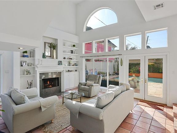 2nd image of 3828 Lakeshore Dr