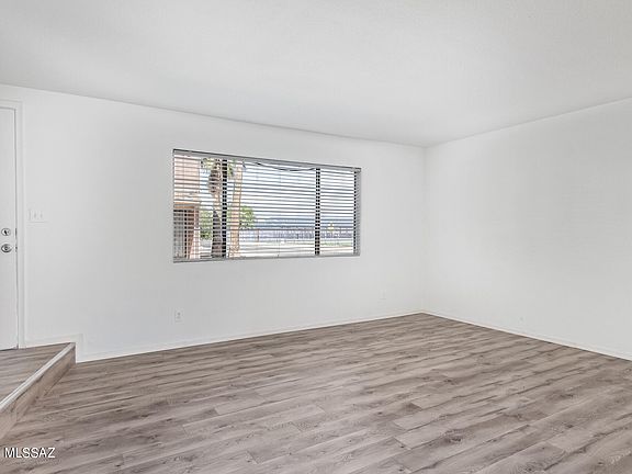 5th image of 5886 S Del Moral Blvd