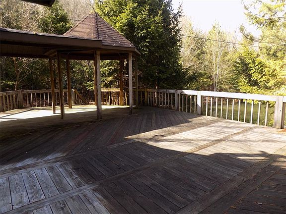 4th image of 251 Perry Rd