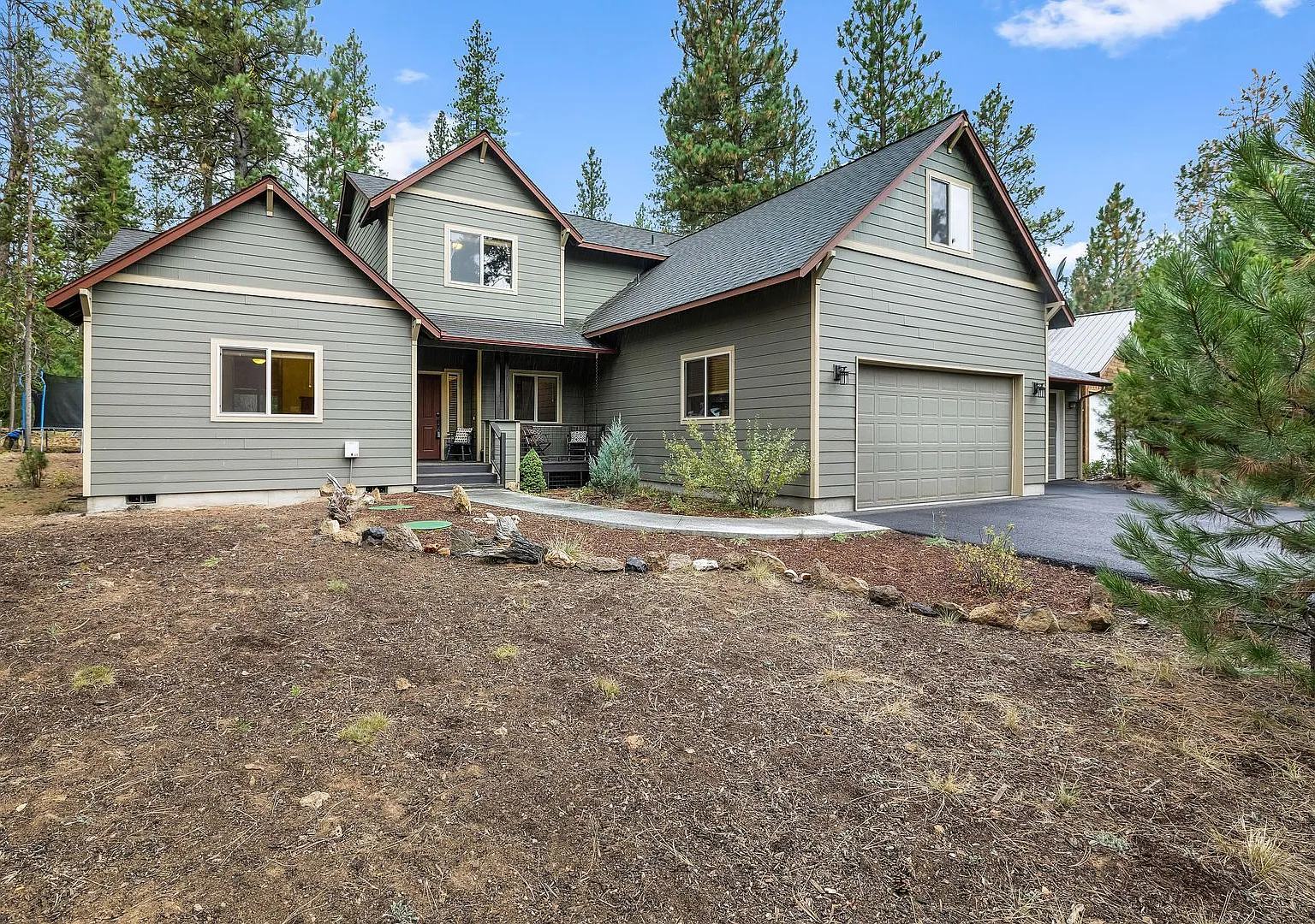 Spacious Home Near the Deschutes River — Photo 2