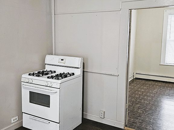 3rd image of 86 Rockwell Ave Floor 1
