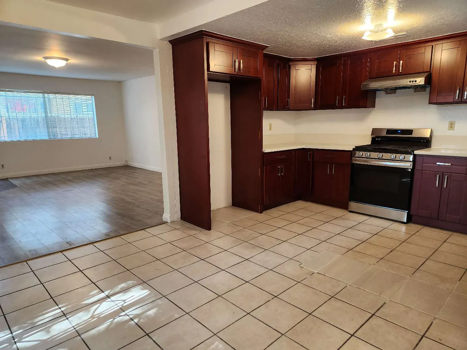 212 S Marguerita Ave — Photo 2