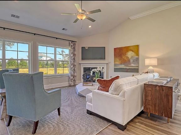 4th image of 206 Grange Cir