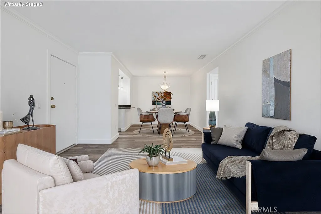 2 bed, 947 sqft, $3,300 — Photo 4