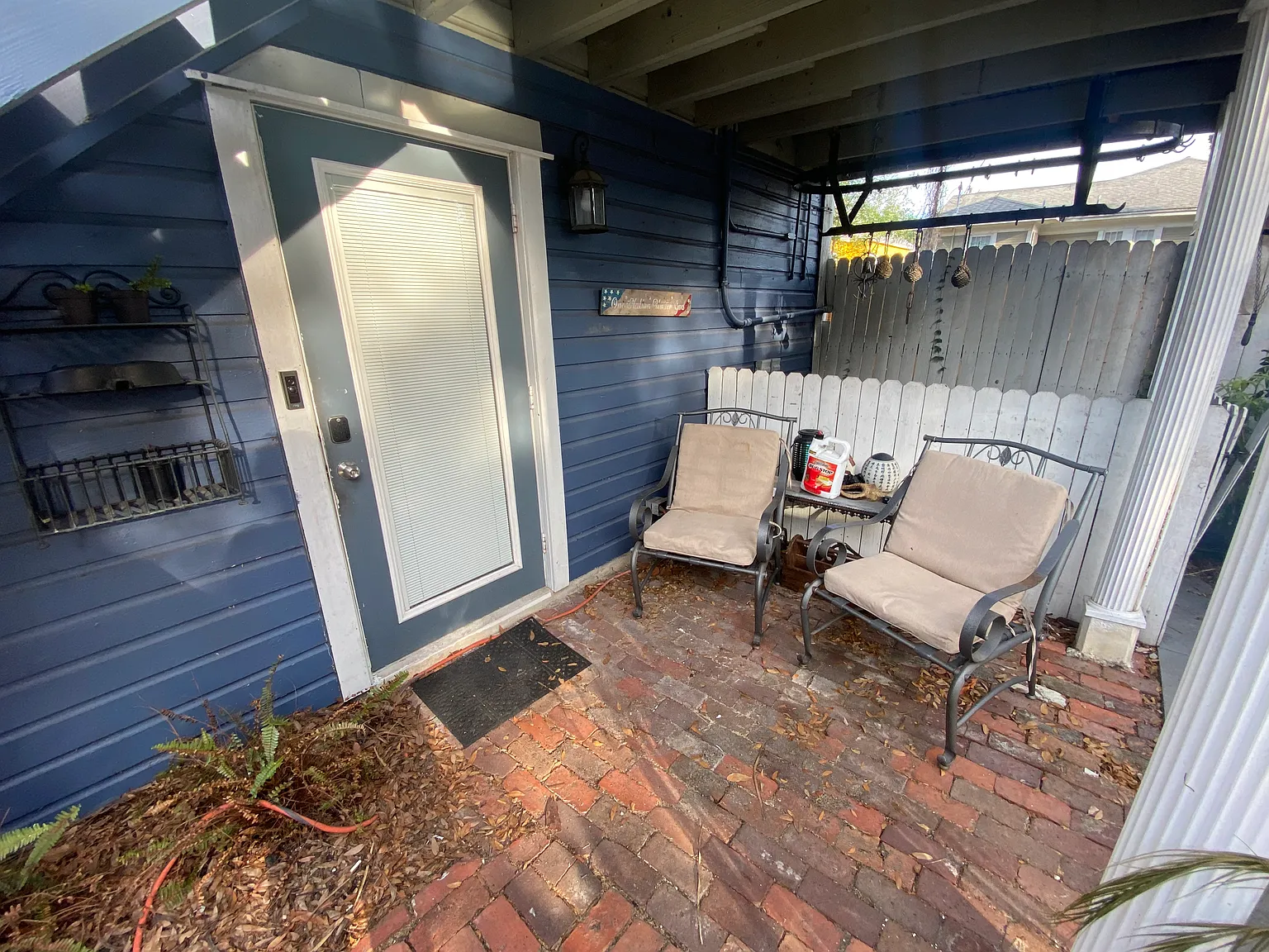 803 E James St — Photo 3
